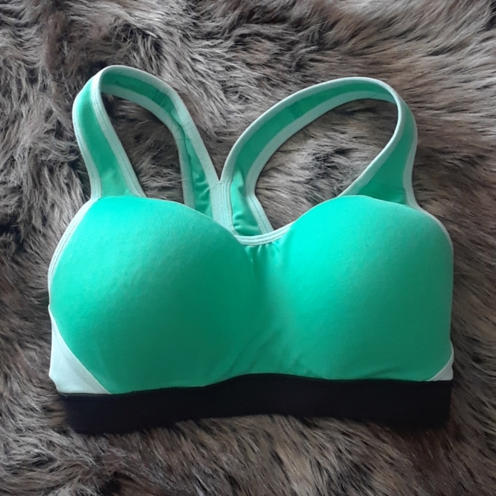 Super cute green criss cross sports bra. XS.